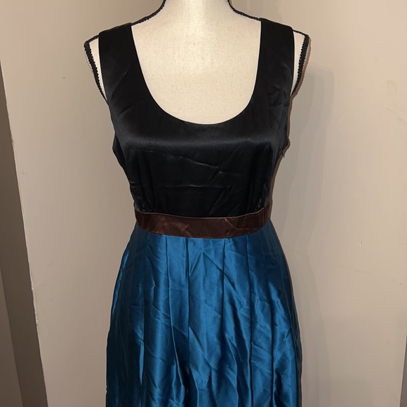 Alfani shimmery, beautiful pleated Dress 💯% Silk - Picture 2 of 14